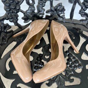 Jessica Simpson Women's Tan and Pink Courts